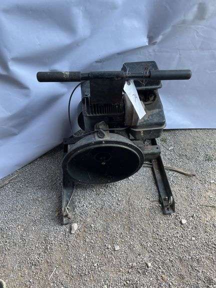 Briggs and Stratton 5hp engine image