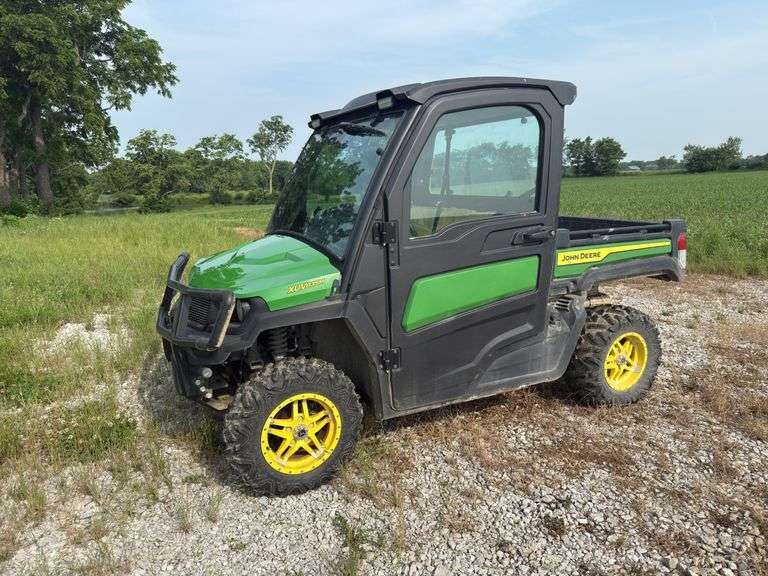 John Deere 835M