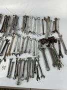 Mixed box of wrenches