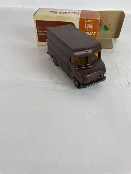 UPS P-600 Delivery Truck Replica Model in Box