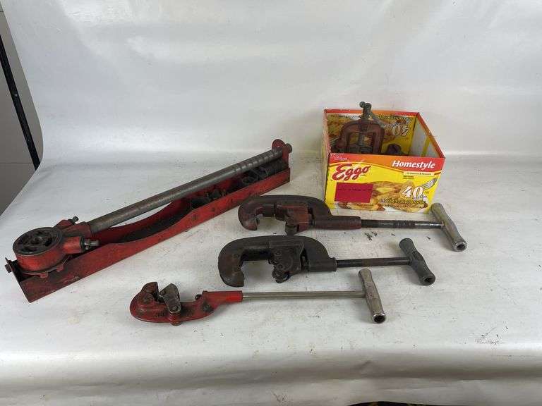 Pipe Threader and Pipe Cutter Tools