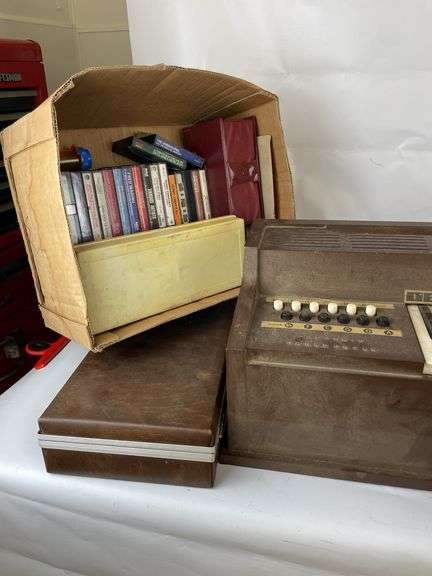 Magnus Electric Chord Organ with Cassette Tapes
