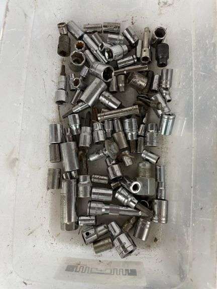 Ratchets and sockets.