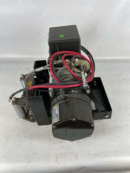REW 5500 lb Winch with Roller Fairlead