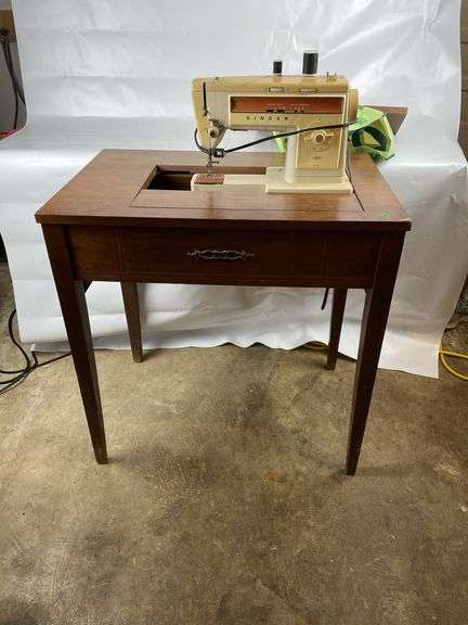Singer Stylist 543 Sewing Machine with Table and Foot Pedal