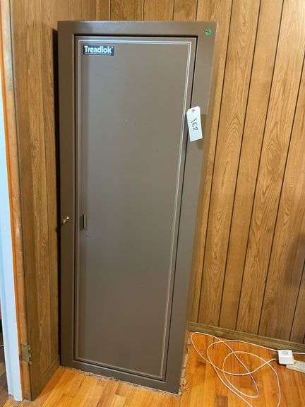Treadlok 15 Gun Safe with Key