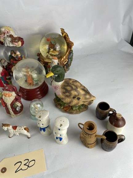Snow Globes, Christmas & Assorted Decor