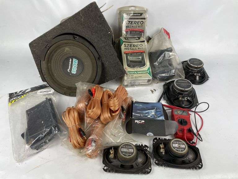 Car stereo equipment, wire and speakers image