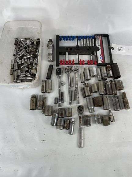 Ratchets and sockets. image