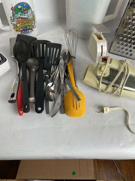 Assorted Kitchen Utensil Lot