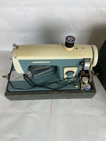 Wizard Sewing Machine with Case