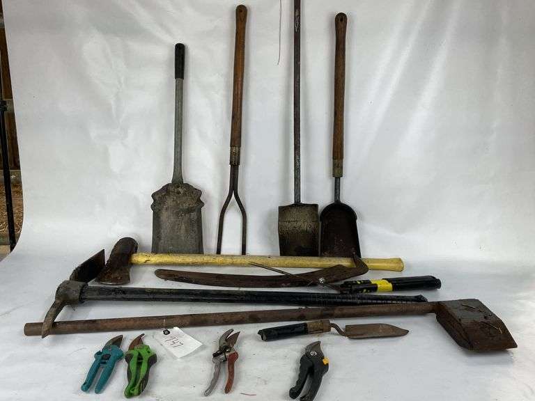 Hand tools and garden tools image