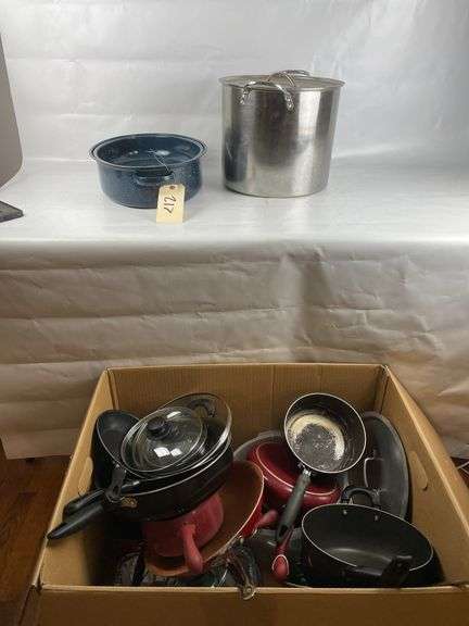 Large Assortment of Cookware: Pots, Pans, Skillets & Roasting Pan