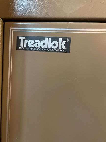 Treadlok 15 Gun Safe with Key