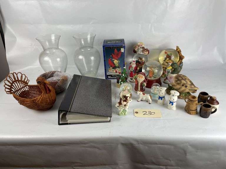Snow Globes, Christmas & Assorted Decor