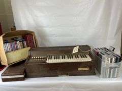 Magnus Electric Chord Organ with Cassette Tapes
