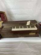 Magnus Electric Chord Organ with Cassette Tapes