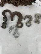 Chain and chain hooks