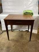 Singer Stylist 543 Sewing Machine with Table and Foot Pedal