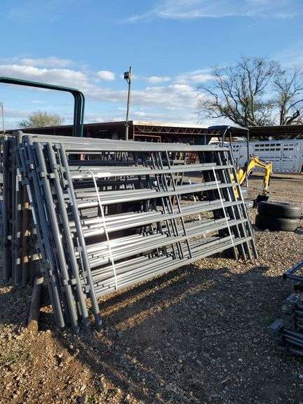 Bundle of 10 Priefert heavy duty panels - Scratch and Dent image