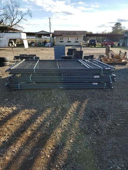 Priefert Dog Pen - scratch and dent image