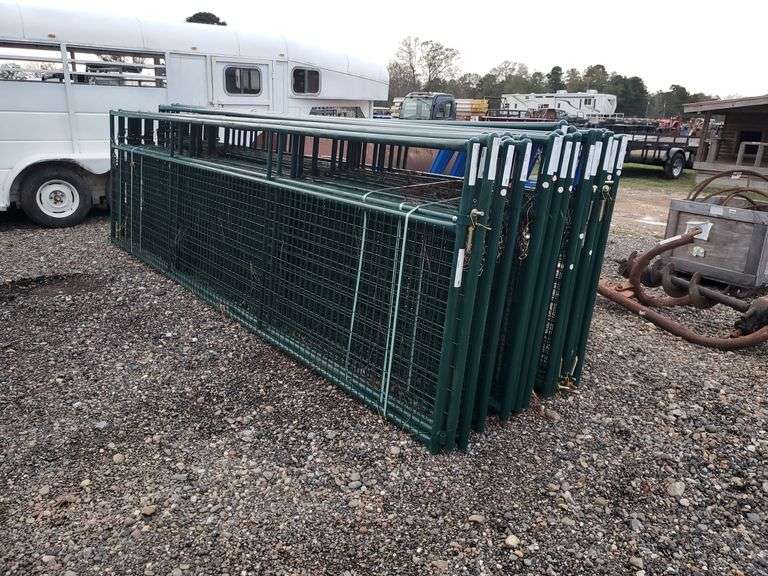 16" sheep and goat gates green (scratch and dent) image