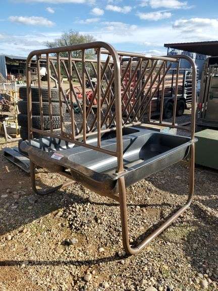 Horse hay manger new (minor damage) image