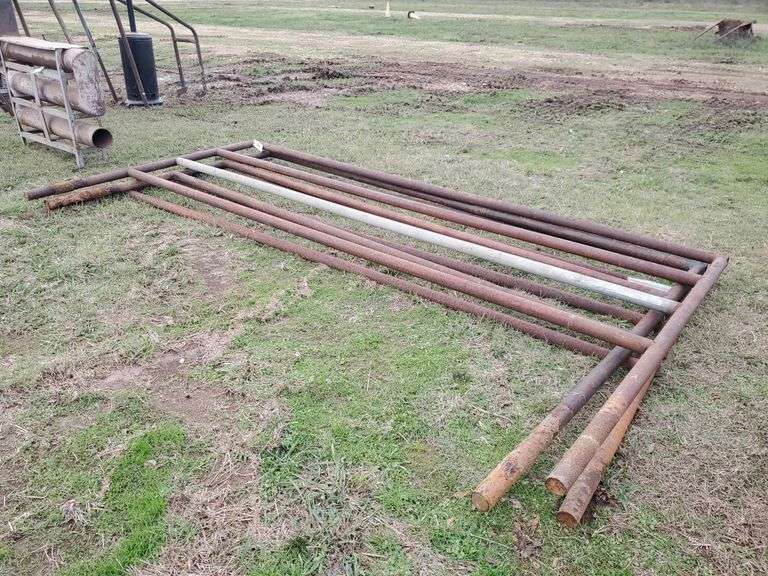 3 pipe stall dividers image