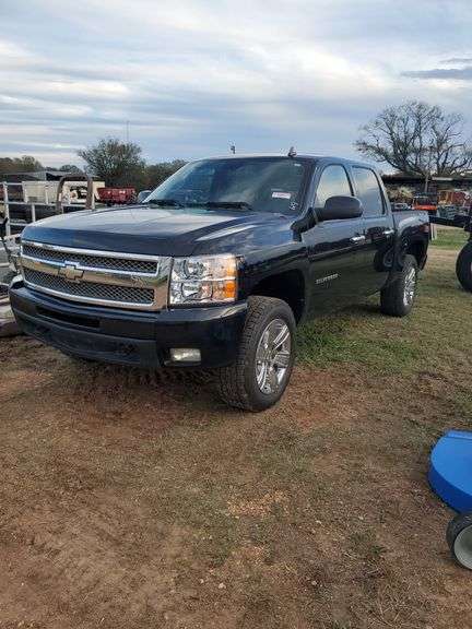 2010  CHEVROLET  Silverado 2010 Chevy Silverado W/TITLE 4x4 image