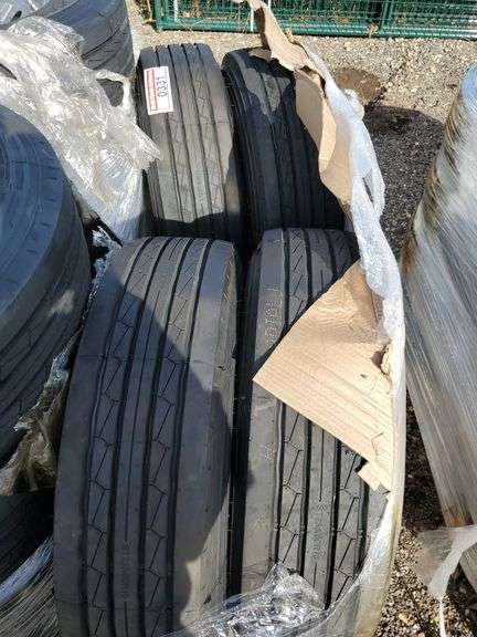 Set of 4 trailquest 235/80R16 - 14 ply silver 8 hole single wheels image