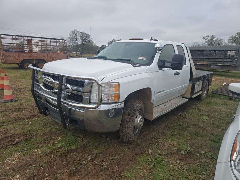 2007 Chevy 1 Ton EXT Cab Duromax 4x4 Auto W/TITLE image