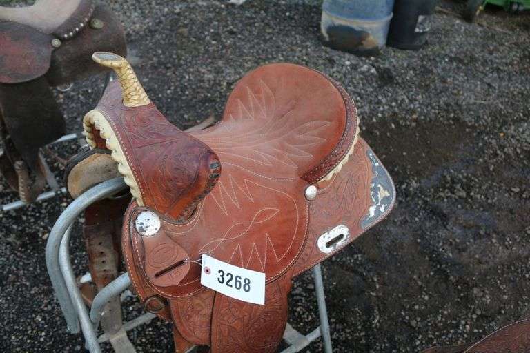 Jerall Beathune Barr/Saddle image