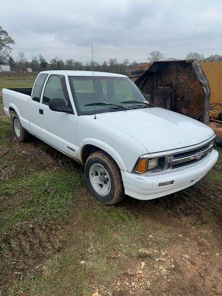 1997 Chevy S-10 V6- 4.3 W/TITLE image