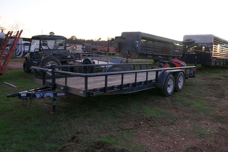 20ft Texas Bragg Trailer W/TITLE ramps and spare image
