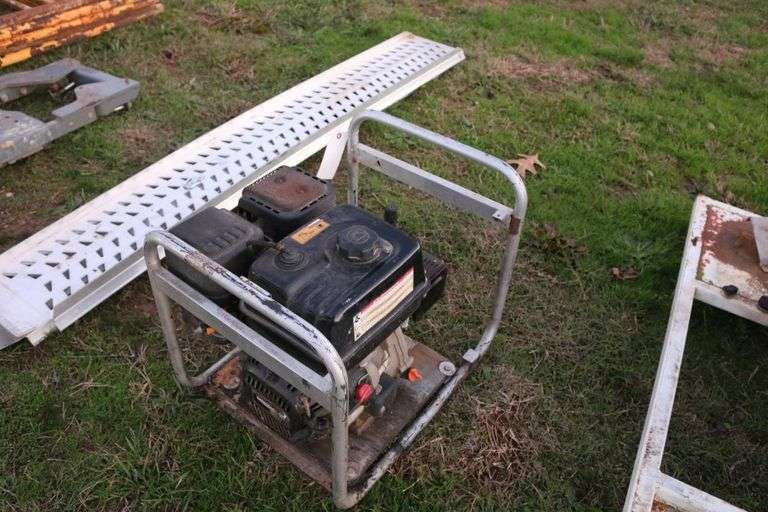 Gas powered pressure washer (needs hose) image