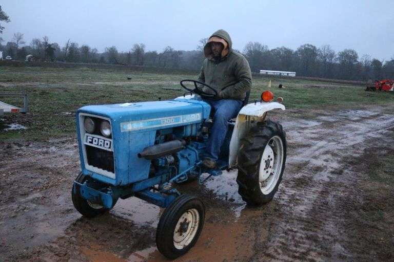 Ford 1300 Tractor- Runs image