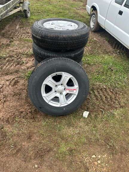 5 New Michelin 245/75/R17 on Jeep Wheels image