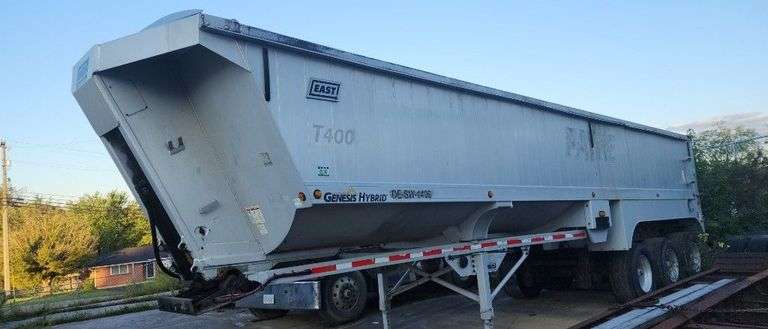 2012 East Trailer Tri-Axle image
