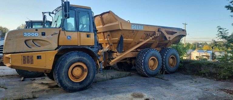 2003 John Deere Articulated Dump Truck image