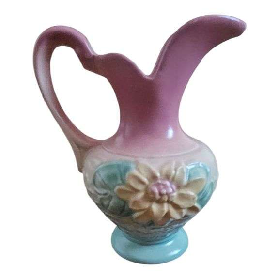 Hull Pottery Water Lily Ewer – USA Marked image
