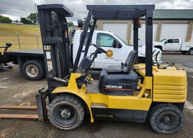 Caterpillar Forklift Model: GP30 image