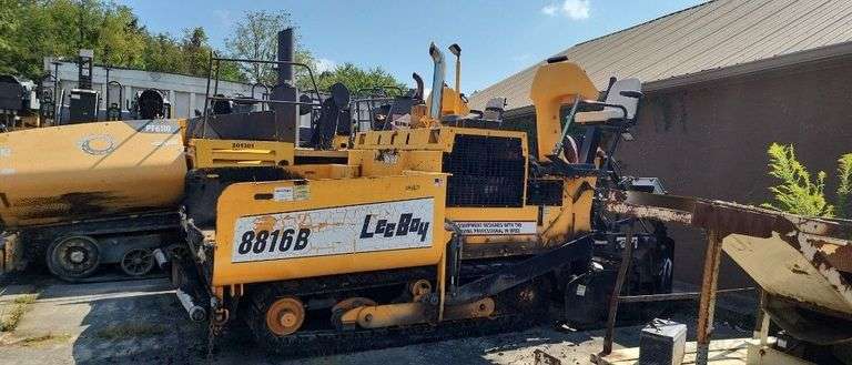 2012 LeeBoy 8816B Wheel Asphalt Paver w/Omini image