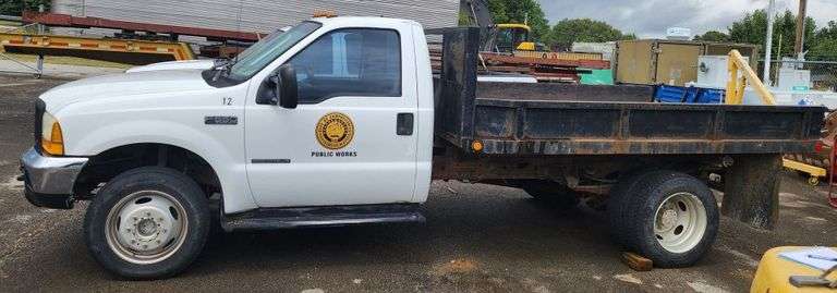 Ford F-550 5-Speed with Dump Bed image