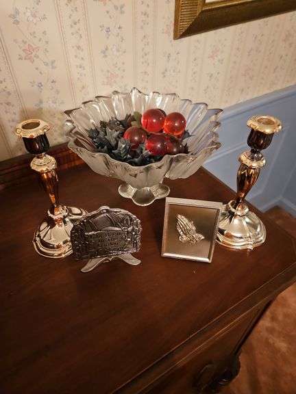 Miscellaneous table decor image