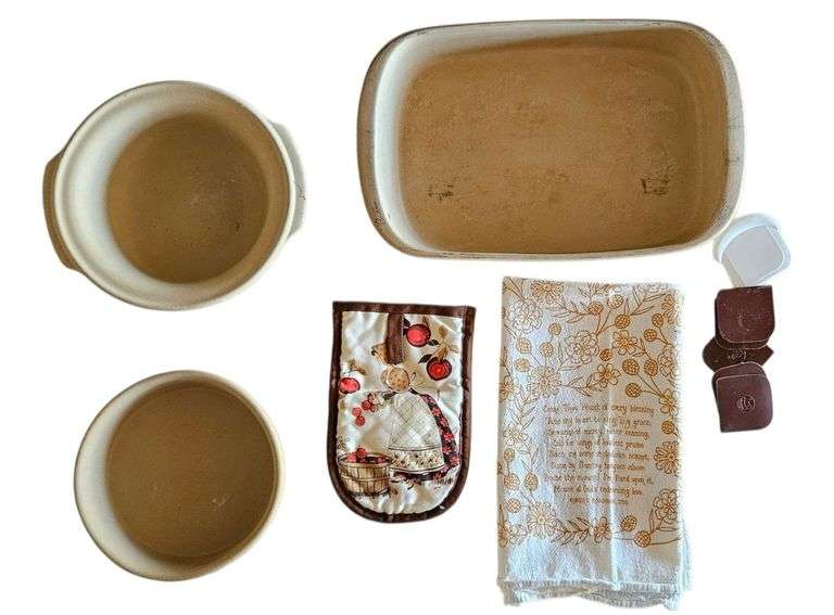 Pampered Chef Stoneware & Kitchen Essentials Lot image