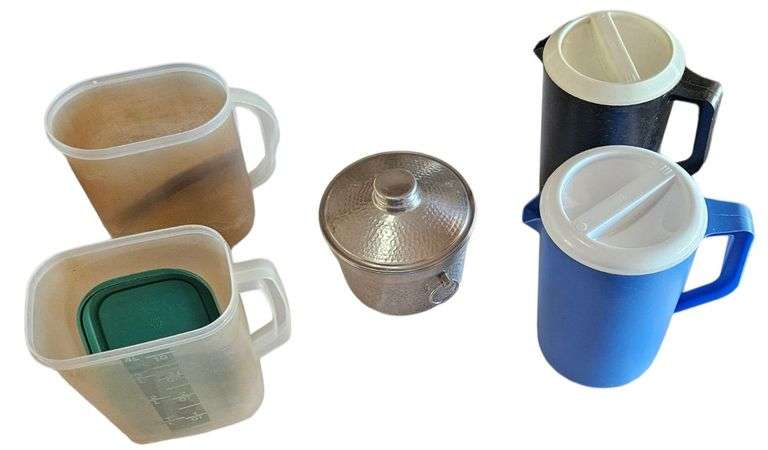 Miscellaneous Kitchenware Table Lot image