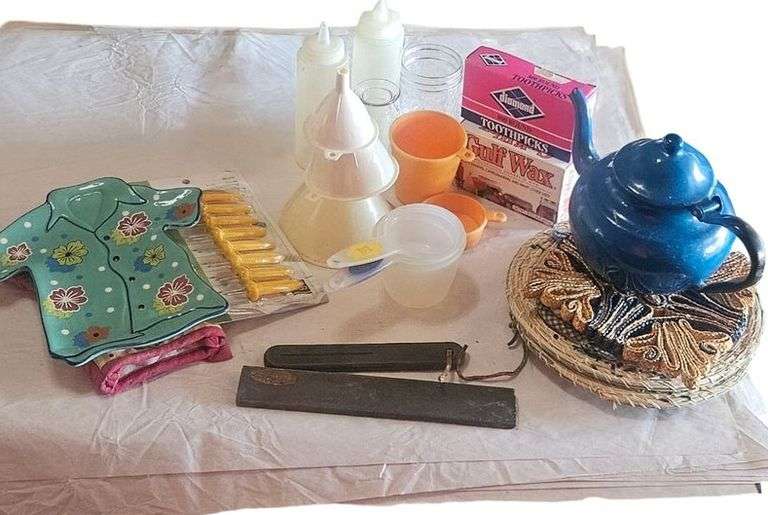 Mixed Kitchen & Household Lot image