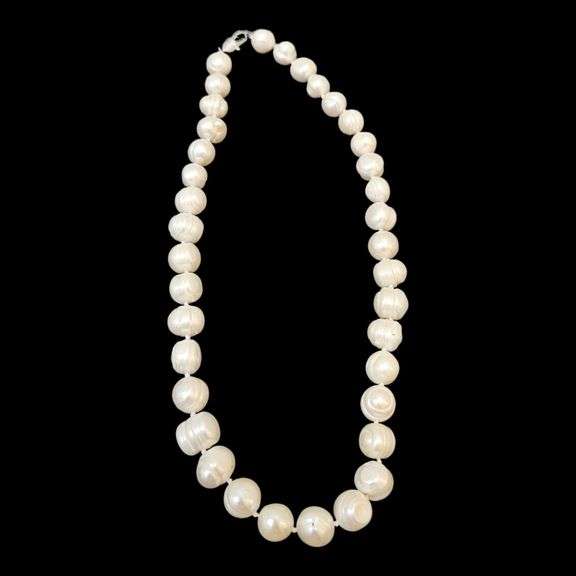 Freshwater Pearl Necklace – Graduated Baroque-Style Beads image