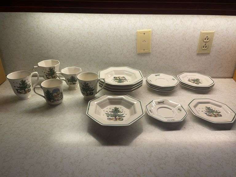 Assortment of nikko Christmas set image