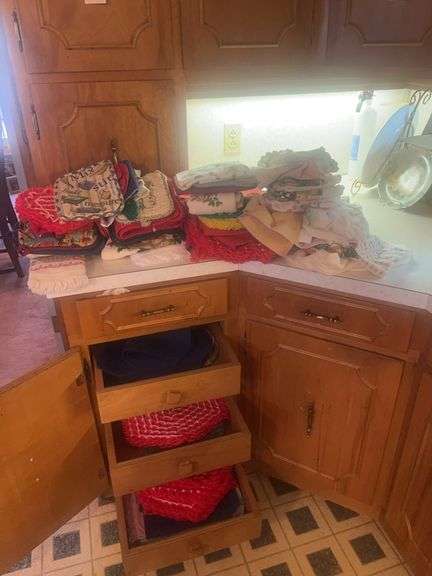 Kitchen Linens image